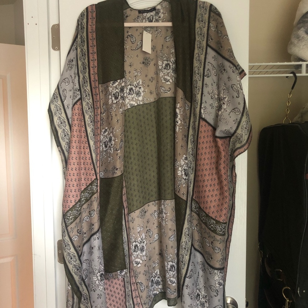 Versona Kimono never worn. No tag.